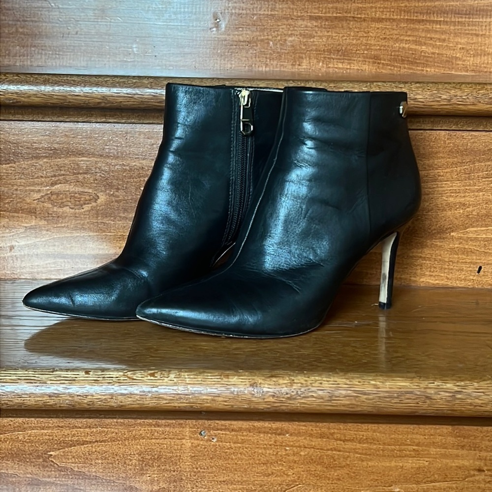 Louise et Cie Black Leather booties - size 7